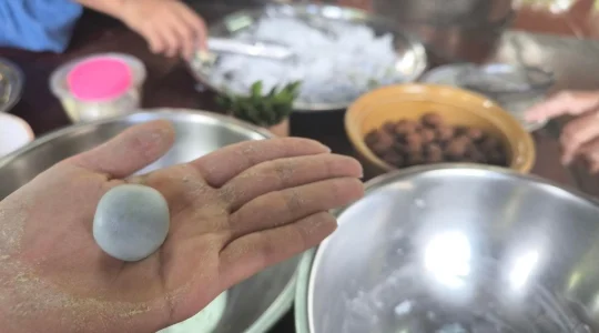 タイの伝統菓子_カノムトム作り